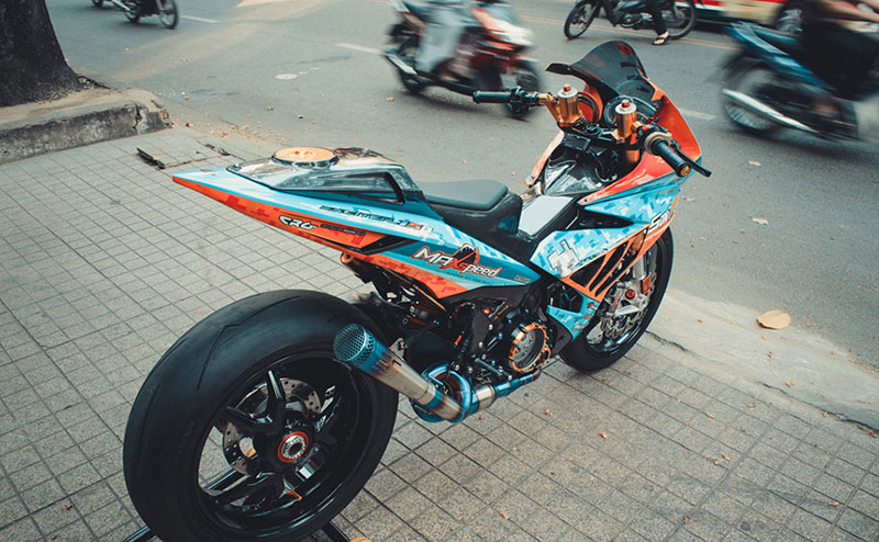 Yamaha Exciter độ hàng trăm triệu đồng theo phong cách BMW S1000RR